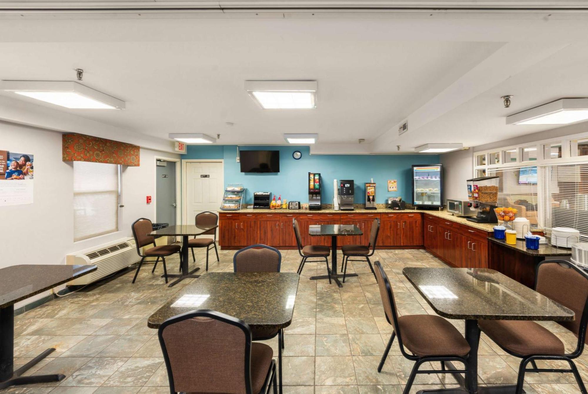 Days Inn By Wyndham Raleigh-Airport-Research Triangle Park Morrisville Exterior foto